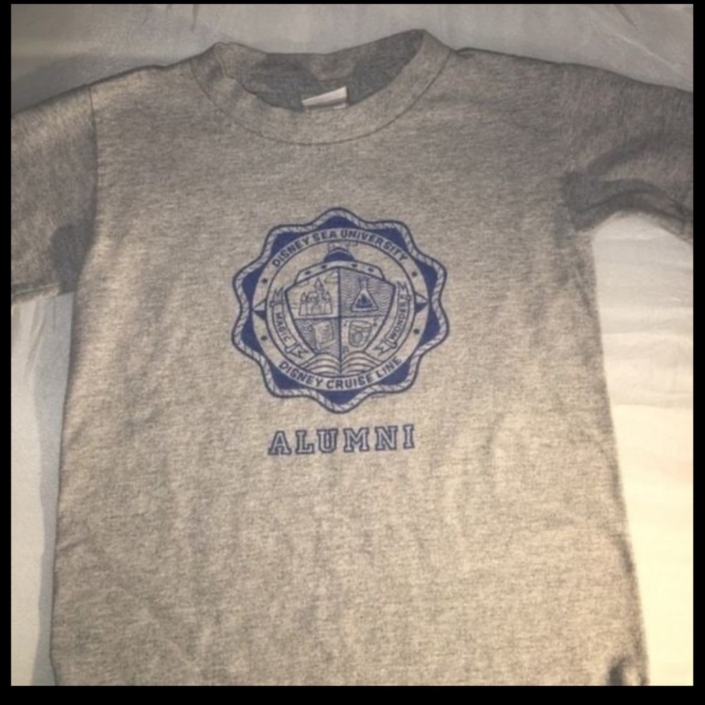 Disney cruise university alumni kids small T-shirt EUC
